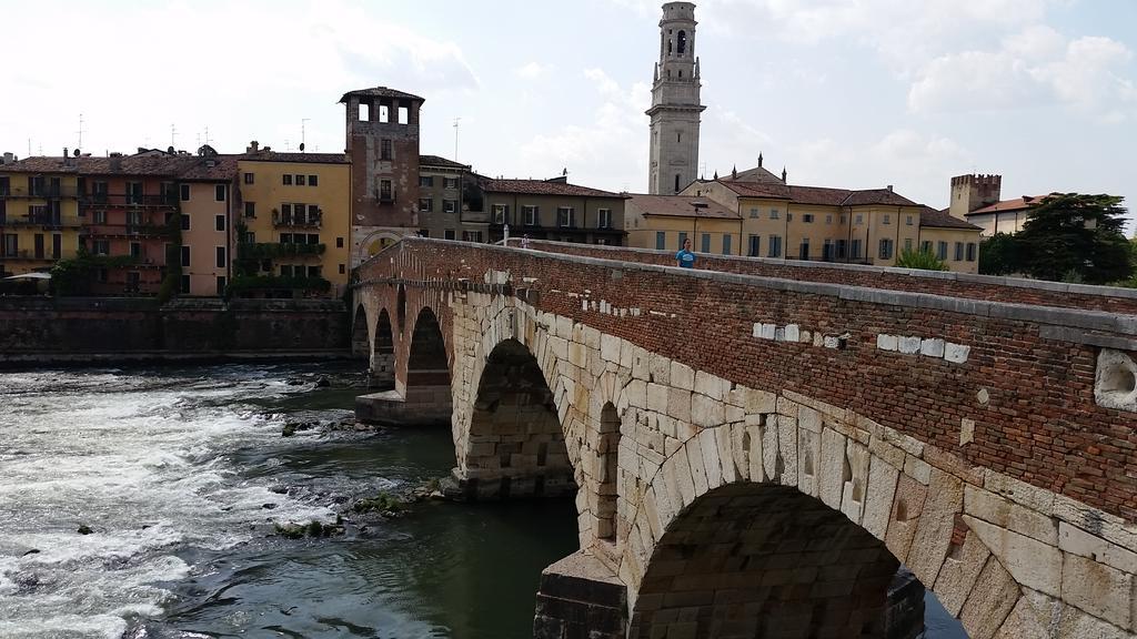 Bilocale Via Imola 4 Lägenhet Verona Exteriör bild