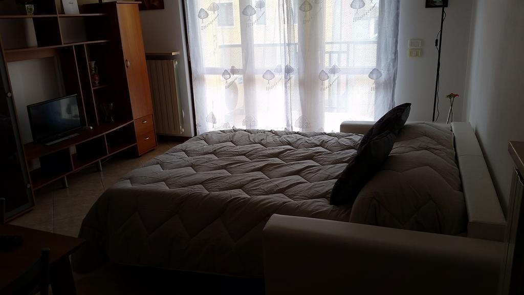 Bilocale Via Imola 4 Lägenhet Verona Exteriör bild
